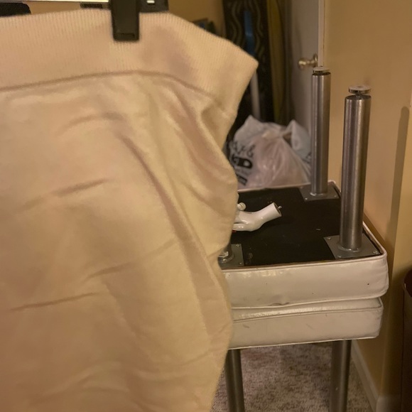 Long, cream knit skirt. - Picture 2 of 4